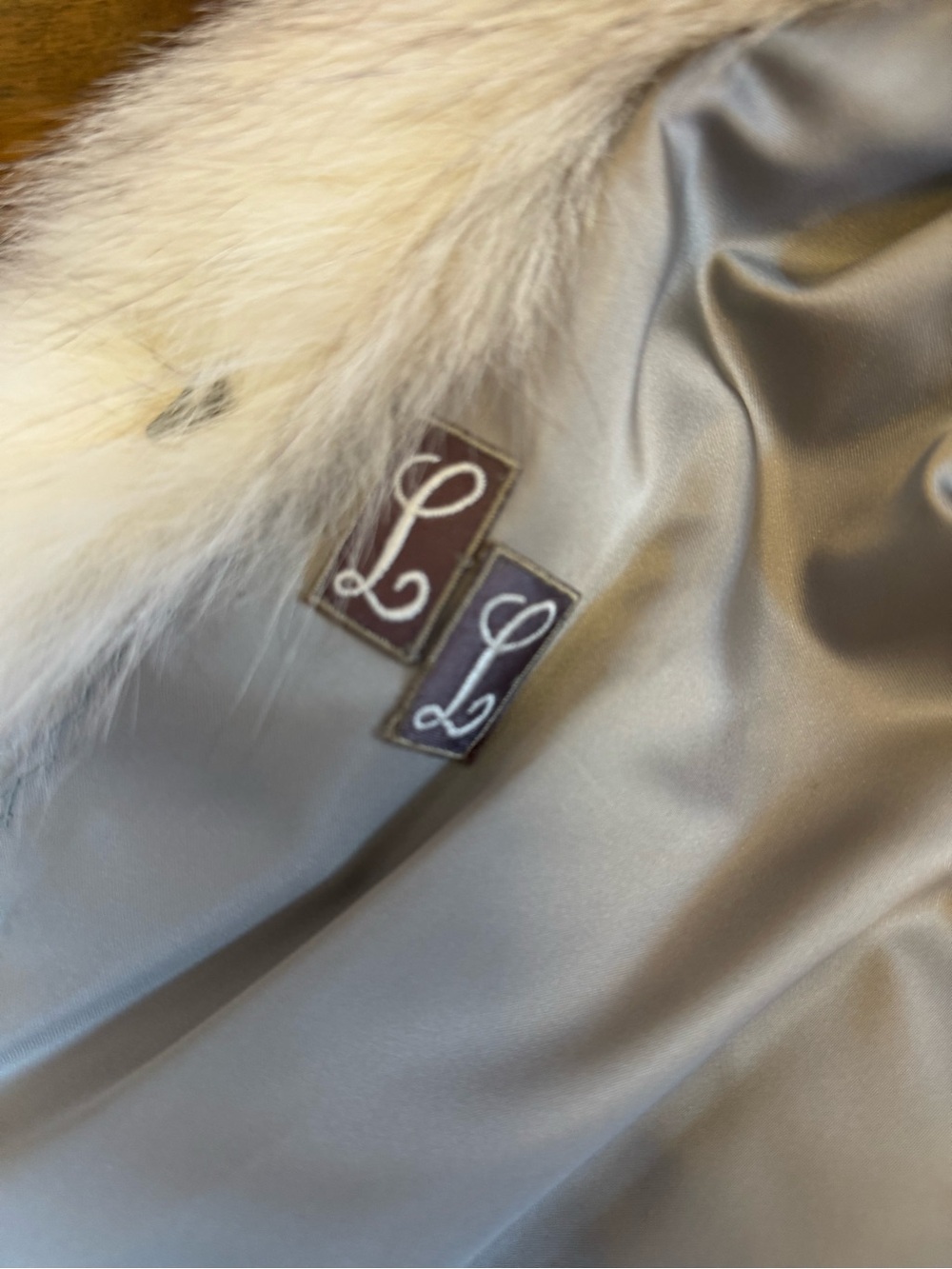 Luxury Women's Long silver sapphire blue fox Fur Coat - Light Gray - Picture 13 of 17